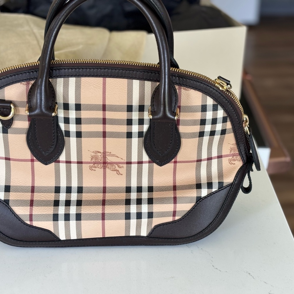 Burberry Tan and Black Satchel with Iconic Design - Picture 5 of 7